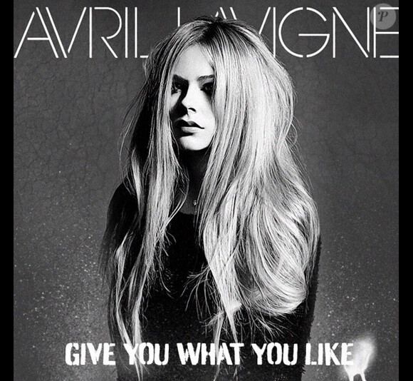 Avril Lavigne a ajouté une photo sur son compte Instagram afin de faire la promotion de son nouveau single Give You What You Like, le 9 février 2015
