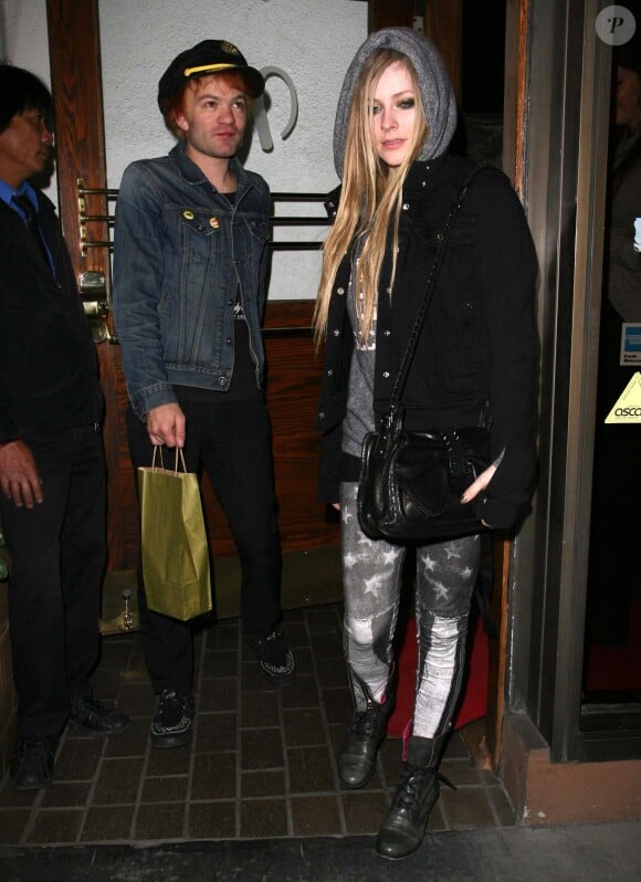 Avril Lavigne et son ex Deryck Whibley quittent un restaurant à Hollywood, le 1er décembre 2011  