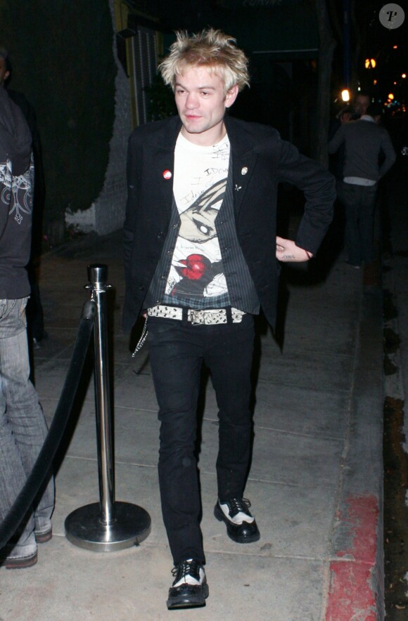 Deryck Whibley rentre chez lui avec une inconnue à Hollywood, le 15 décembre 2009  