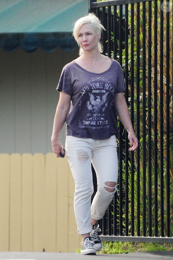 Alors qu'elle aurait emménagé avec son nouvel amoureux David Abrams, Jennie Garth a l'air particulièrement triste à l'annonce des fiançailles de son ex pari Peter Facinelli, à Los Angeles le 19 mars 2015