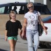 Exclusif - Jennie Garth emmene ses filles Fiona et Lola Facinelli faire du shopping a Westfield Mall, Los Angeles, le 27 Octobre 2012  