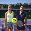 Eugenie Bouchard et Hannah Davis se sont rencontrées et ont échangé quelques balles en marge de l'Open de Miami, le 3 avril 2015