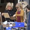 Exclusif - Taylor Swift fait du shopping avec sa mere Andrea au "Portobello Road Market" à Londres, le 4 Octobre 2012