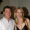 Stephanie March et son mari Bobby Flay à la Totem Gallery de New York, le 30 mai 2002