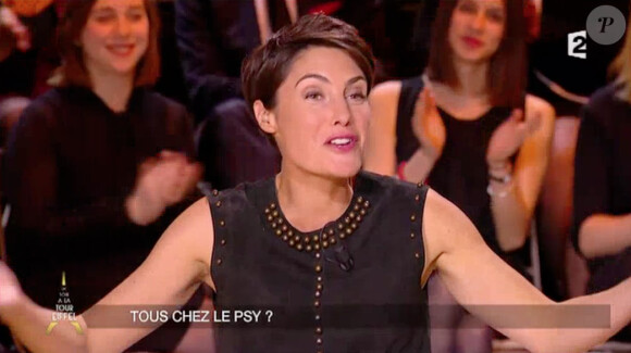 L'animatrice Alessandra Sublet dévoile malgré elle ne pas faire autant l'amour qu'Ary Abittan - Emission Un soir à la tour Eiffel, sur France 2, le 8 avril 2015.