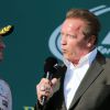 Nico Rosberg avec Arnold Schwarzenegger sur le podium du Grand Prix d'Australie, le 15 mars 2015 à Melbourne