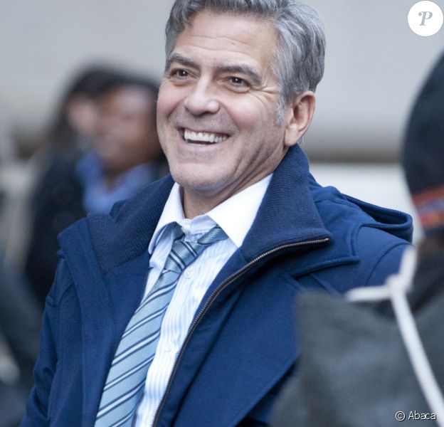 George Clooney relax sur le tournage de son prochain film, Money Monster, &agrave; Wall Street, New York le 11 avril 2015.
