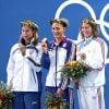Camelia Potec entouré de Federica Pellegrini et Solenne Figues lors du 200 m nage libre aux Jeux olympiques d'Athènes, le 17 août 2004