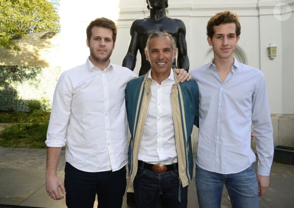 Paul Belmondo et ses fils Alessandro et Victor - Soirée du cinquième anniversaire du musée Paul Belmondo à Boulogne-Billancourt le 13 avril 2015. 