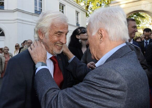 Jean-Paul Belmondo et Guy Bedos - Soirée du cinquième anniversaire du musée Paul Belmondo à Boulogne-Billancourt le 13 avril 2015.