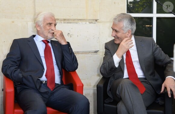 Jean-Paul Belmondo et Pierre-Christophe Baguet - Soirée du cinquième anniversaire du musée Paul Belmondo à Boulogne-Billancourt le 13 avril 2015.