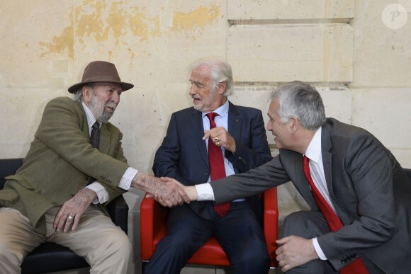 Jean-Pierre Marielle, Jean-Paul Belmondo et Pierre-Christophe Baguet - Soirée du cinquième anniversaire du musée Paul Belmondo à Boulogne-Billancourt le 13 avril 2015.