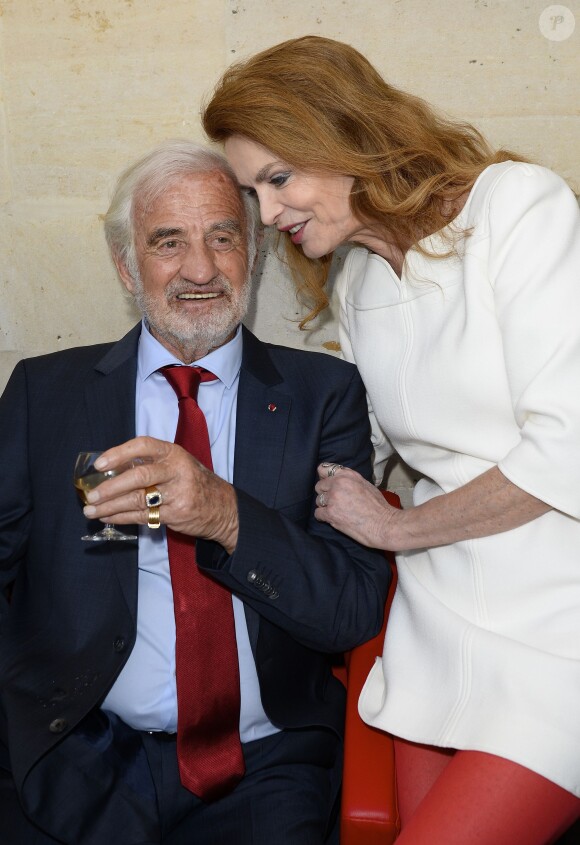 Jean-Paul Belmondo et Cyriellle Clair - Soirée du cinquième anniversaire du musée Paul Belmondo à Boulogne-Billancourt le 13 avril 2015.
