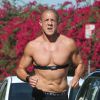 Exclusif - Theo Rossi fait son jogging matinal torse nu à Los Angeles, le 14 septembre 2014. 