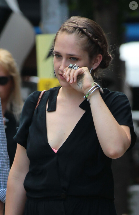 Jemima Kirke sur le tournage du film "Girls" a New York, le 28 juin 2013  