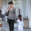 Exclusif - Charlize Theron emmène son fils Jackson à son cours de karaté à Los Angeles, le 15 avril 2015