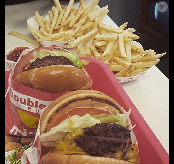 Sur Instagram, le mannequin Sarah Stage a ajouté une photo de son repas le 15 avril 2015 