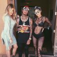 Khloé Kardashian, Tyga et Kylie Jenner assistent à la pool party de l'application de chat Regroupd. Photo publiée le 18 avril 2015.