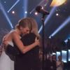 Le 19 avril 2015, Taylor Swift reçoit le Milestone Award lors des Academy Country Music Awards des mains de sa maman Andrea, atteinte d'un cancer du sein