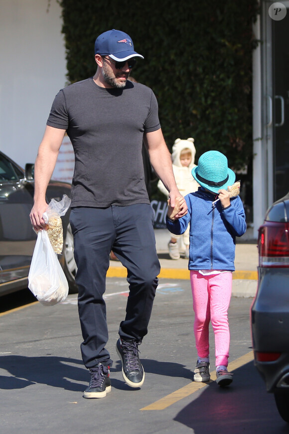 Ben Affleck et sa fille Seraphina à Pacific Palisades le 19 avril 2015 pour quelques courses au Farmer's Market