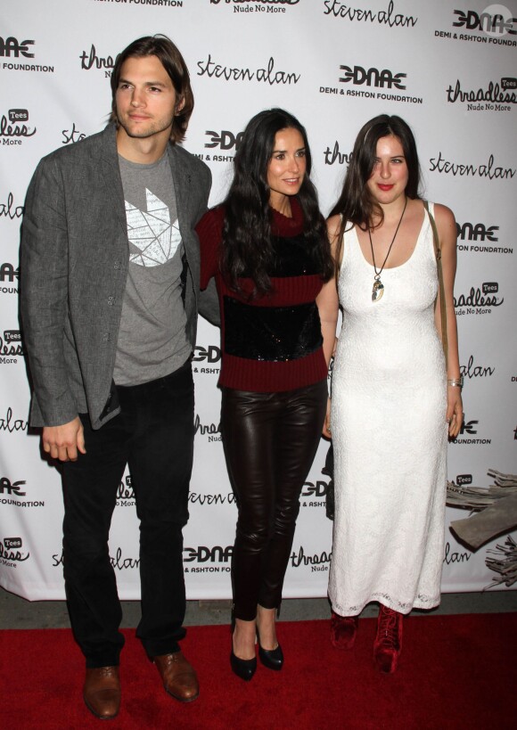 Ashton Kutcher, Demi Moore et sa fille Scout Willis à la soirée Real Men Don't Buy Grls, le 14 avril 2011 