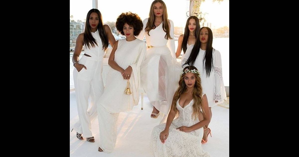 Beyoncé : Lumineuse et décolletée, elle éclipse sa mère à son propre ...