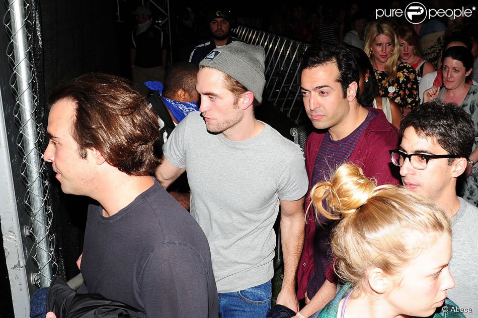  Robert Pattinson apr&amp;egrave;s avoir assist&amp;eacute; au concert de FKA Twigs au 2e jour du Coachella Music Festival &amp;agrave; Indio, le 11 avril 2015. 