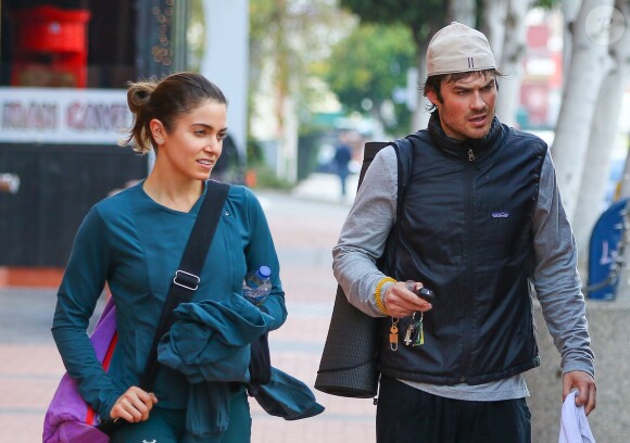 Nikki Reed et son compagnon Ian Somerhalder se rendent à leur cours de yoga à Studio City, le 30 décembre 2014. 