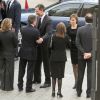Le roi Felipe VI et la reine Letizia d'Espagne à leur arrivée, avec le Premier ministre Mariano Rajoy et son épouse Elvira Fernandez, à la Sagrada Familia à Barcelone le 27 avril 2015 pour la cérémonie religieuse en hommage aux 150 victimes du crash aérien de la Germanwings survenu le 24 mars.