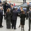Le roi Felipe VI et la reine Letizia d'Espagne à leur arrivée, avec le Premier ministre Mariano Rajoy et son épouse Elvira Fernandez, à la Sagrada Familia à Barcelone le 27 avril 2015 pour la cérémonie religieuse en hommage aux 150 victimes du crash aérien de la Germanwings survenu le 24 mars.