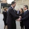 Le roi Felipe VI et la reine Letizia d'Espagne ont présenté leurs condoléances et adressé leur sympathie aux familles des victimes, à la Sagrada Familia à Barcelone le 27 avril 2015, à l'issue de la cérémonie religieuse en hommage aux 150 victimes du crash aérien de la Germanwings survenu le 24 mars.