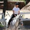 Exclusif - Iggy Azalea fait du cheval dans un ranch à Los Angeles, le 30 mars 2015. 