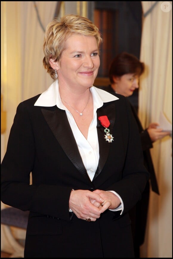 Elise Lucet - Cérémonie des remises des insignes de Chevalier dans l'ordre national de la Légion d'honneur en 2008.