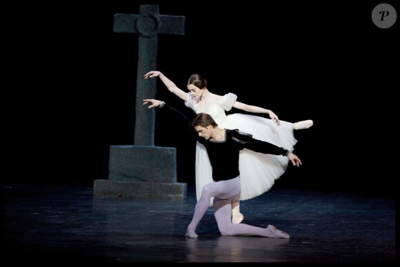 Ballet Gisèle, Aurelie Dupont et Ruslan Skvortsov hommage aux ballets russes à l'occasion du centenaire de leur création au palais garnier le 16 décembre 2009  