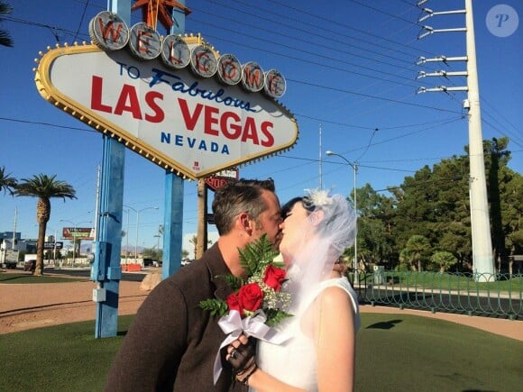 Nicholas Brendon lors de son mariage avec sa femme Moonda Tee , photo publiée sur son compte Facebook le 2 octobre 2014
