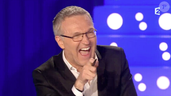 Laurent Ruquier hilare - Léa Salamé, très gênée par la drague lourdingue de Jean-Pierre Mocky - On n'est pas couché sur France 2, samedi 2 mai 2015.
