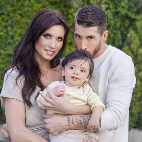 Sergio Ramos et Pilar Rubio, avec leur fils Sergio Jr., annoncent l'arrivée d'un nouvel enfant le 4 mai 2015.