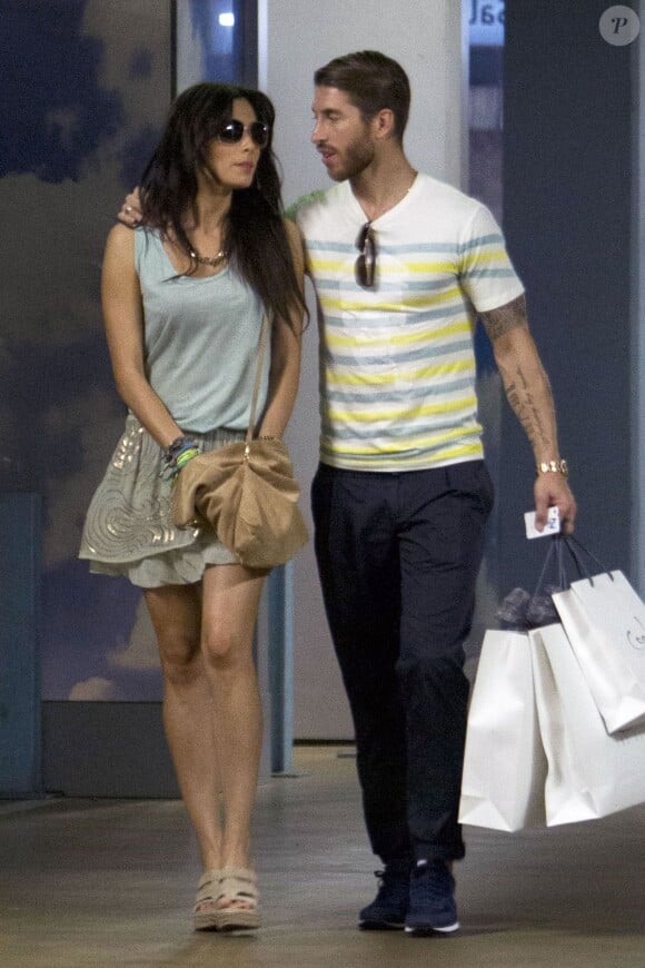 Sergio Ramos et sa compagne Pilar Rubio à Madrid le 2 juillet 2013.
