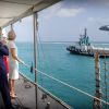 Le roi Willem-Alexander et la reine Maxima des Pays-Bas visitent le navire Zeeland sur l'île d'Aruba le 1er Mai 2015, notamment dans le cadre des 350 ans de la Marine