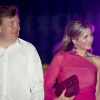 Le roi Willem-Alexander et la reine Maxima des Pays-Bas, en combinaison rose Natan, assistaient à la comédie musicale Soldat d'Orange sur l'île d'Aruba le 1er mai 2015