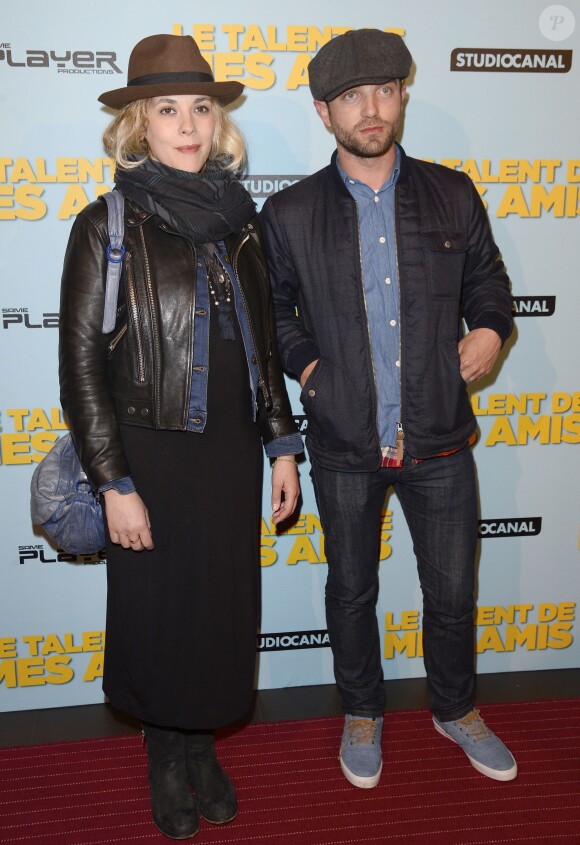 Alysson Paradis (enceinte) et son compagnon Guillaume Gouix - Avant-première du film "Le talent de mes amis" au théâtre Bobino à Paris le 4 mai 2015.