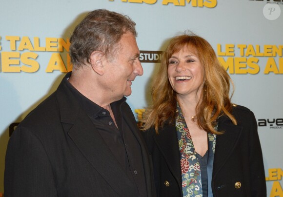 Patrick Rotman et sa femme Florence Pernel - Avant-première du film "Le talent de mes amis" au théâtre Bobino à Paris le 4 mai 2015.