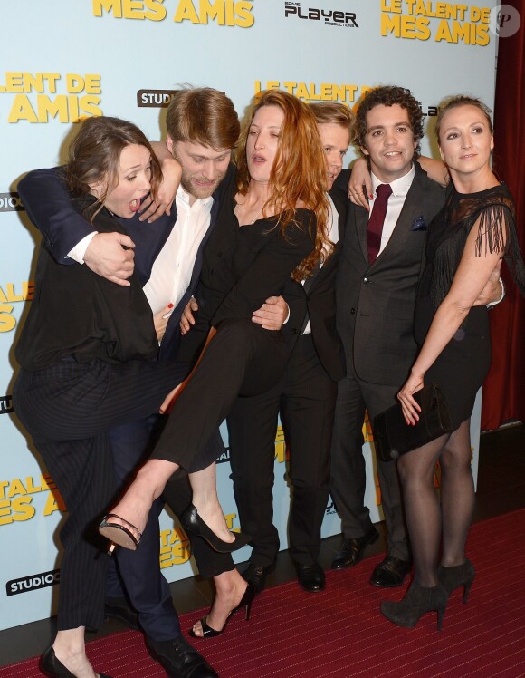 Anne Marivin, Tom Dingler, Julia Piaton, Alex Lutz, Bruno Sanches et Audrey Lamy - Avant-première du film "Le talent de mes amis" au théâtre Bobino à Paris le 4 mai 2015.