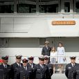  La princesse héritière Elisabeth de Belgique, 13 ans, procédait le 6 mai 2015 à la base navale de Zeebruges au baptême du patrouilleur P902 Pollux, en présence de ses parents le roi Philippe et la reine Mathilde, très fiers. 