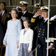  La princesse héritière Elisabeth de Belgique, 13 ans, procédait le 6 mai 2015 à la base navale de Zeebruges au baptême du patrouilleur P902 Pollux, en présence de ses parents le roi Philippe et la reine Mathilde, très fiers. 