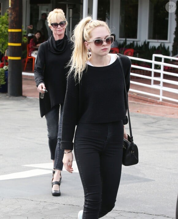Melanie Griffith et sa fille Stella à West Hollywood, le 6 mai 2015.
