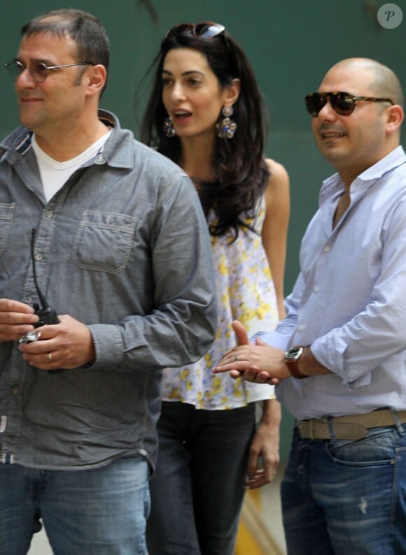 Amal Clooney sur le tournage du film Money Monster de Jodie Foster à New York le 18 avril 2015.