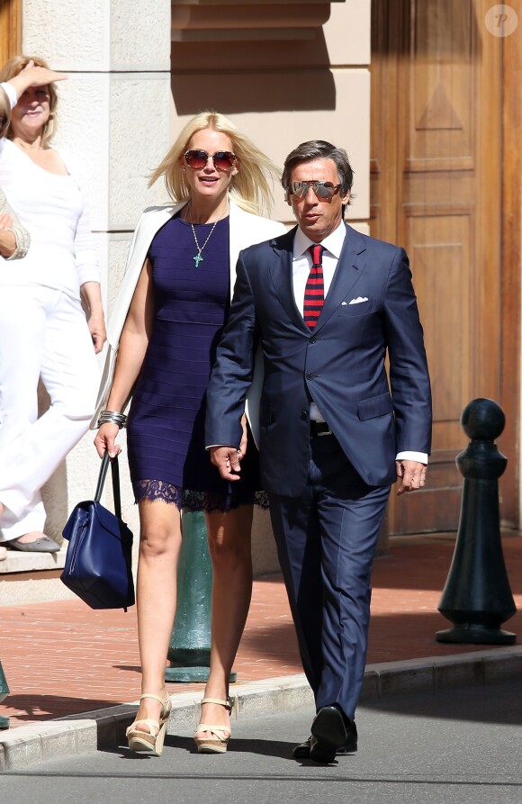 Valeria Mazza et son mari Alejandro Gravier lors du baptême des enfants princiers Jacques et Gabriella en la cathédrale Notre-Dame-Immaculée de Monaco le 10 mai 2015