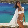 Alessandra Ambrosio a profité de son escapade à Mykonos pour prendre le soleil avant son défilé pour Replay