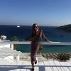 Alessandra Ambrosio a profité de son escapade à Mykonos pour prendre le soleil avant son défilé pour Replay